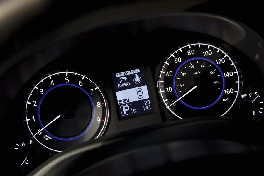  Infiniti G37 2010 года  (EU) (фото 19 из 53)